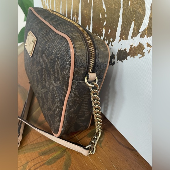 Michael Kors Crossbody - Picture 11 of 17